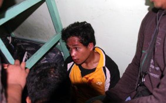 Gubernur Sulawesi Selatan Dilempar Bom